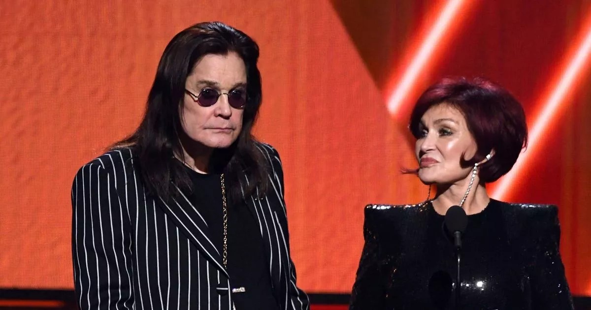 MirrorCeleb's tweet image. Ozzy Osbourne tried to 'calmly' murder his wife Sharon but was left clueless
mirror.co.uk/3am/celebrity-…