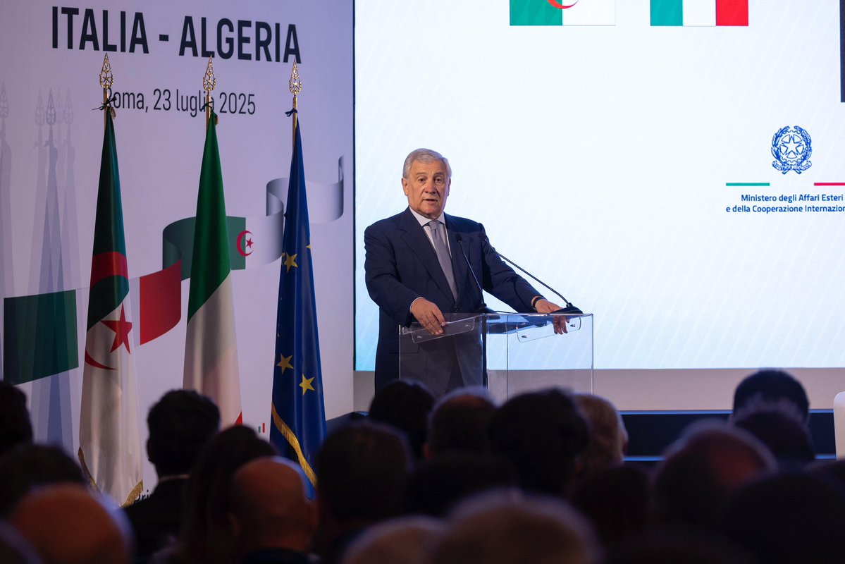 Antonio_Tajani's tweet image. Ho aperto oggi con il Ministro @AhmedAttaf_Dz il Business Forum🇮🇹🇩🇿 .
L’Algeria è un partner economico chiave per l’Italia, primo fornitore energetico dell’Italia.
Con il #PianoExport sosteniamo le nostre imprese in Algeria attraverso una cooperazione rafforzata incentrata su…