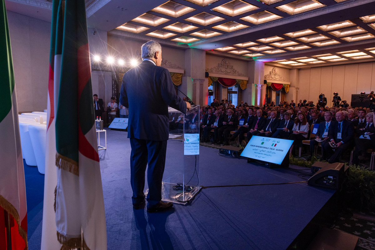 Antonio_Tajani's tweet image. Ho aperto oggi con il Ministro @AhmedAttaf_Dz il Business Forum🇮🇹🇩🇿 .
L’Algeria è un partner economico chiave per l’Italia, primo fornitore energetico dell’Italia.
Con il #PianoExport sosteniamo le nostre imprese in Algeria attraverso una cooperazione rafforzata incentrata su…