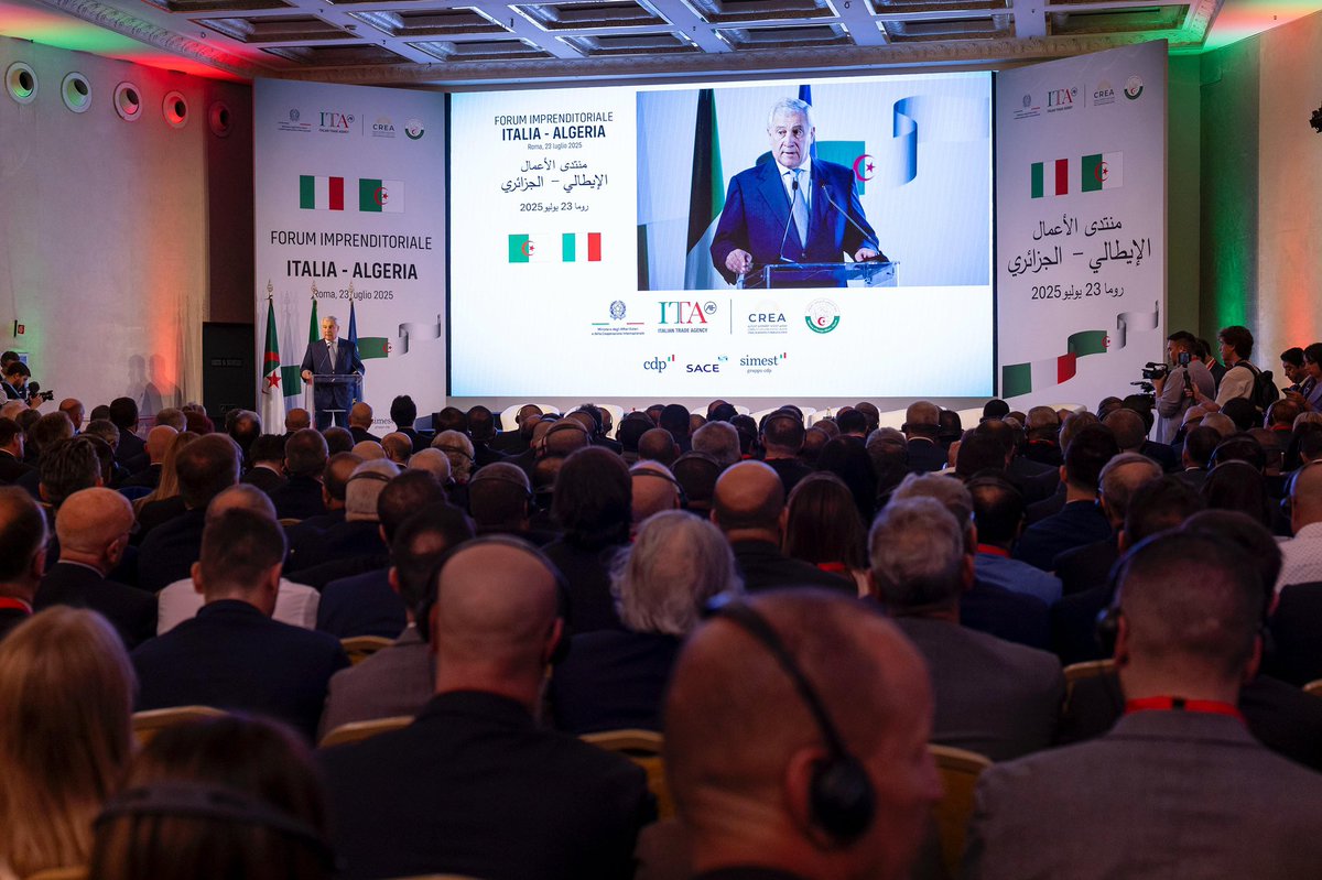 Antonio_Tajani's tweet image. Ho aperto oggi con il Ministro @AhmedAttaf_Dz il Business Forum🇮🇹🇩🇿 .
L’Algeria è un partner economico chiave per l’Italia, primo fornitore energetico dell’Italia.
Con il #PianoExport sosteniamo le nostre imprese in Algeria attraverso una cooperazione rafforzata incentrata su…