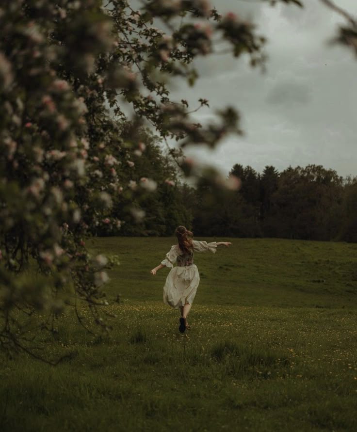 jigsawofemotion's tweet image. Few people know how to take a walk. The qualifications are endurance, plain clothes, old shoes, an eye for nature, good humor, vast curiosity, good speech, good silence and nothing too much.

Ralph Waldo Emerson