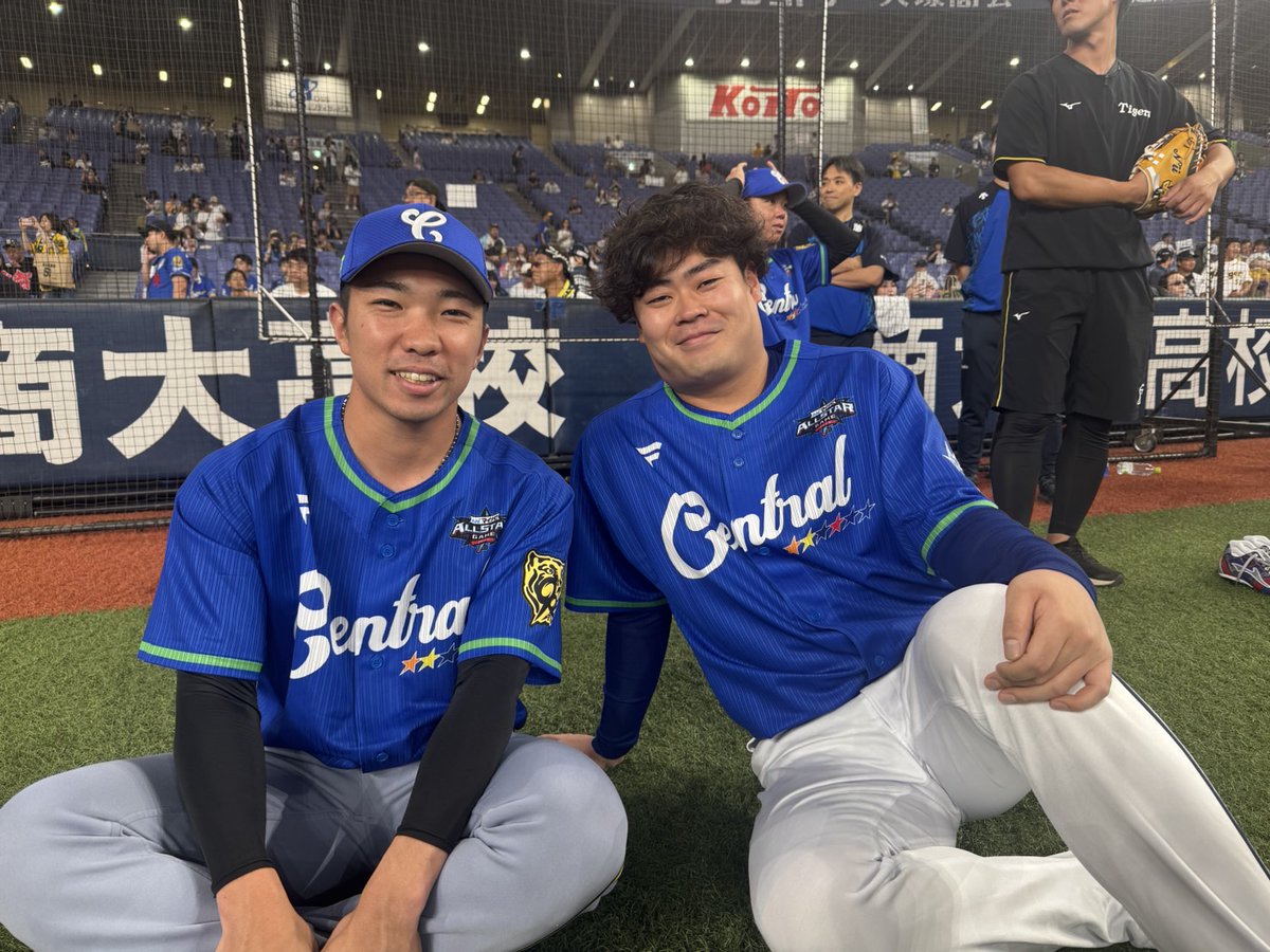 TigersDreamlink's tweet image. 『#マイナビオールスターゲーム2025 第1戦』 @京セラドーム大阪
他球団の選手たちと!②
#坂倉将吾 選手(カープ)#坂本誠志郎 選手 #甲斐拓也 選手(ジャイアンツ)
#石井大智 選手 #伊勢大夢 選手(ベイスターズ)
#森下翔太 選手 #岡林勇希 選手(ドラゴンズ)