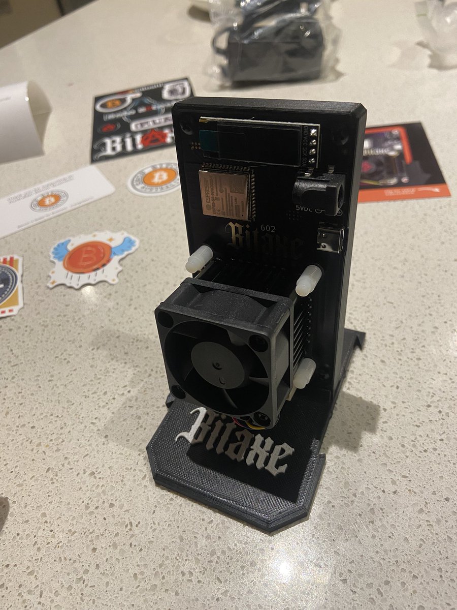 VeryBigMilan's tweet image. My very first Bitaxe just arrived. Bought it from @ShopBitcoinAus over lightning (my first real use of lightning)
All the extra little bits and pieces are nice to get too :) thanks - my daughter loves stickers
Now I need to create a new wallet for it 🤩