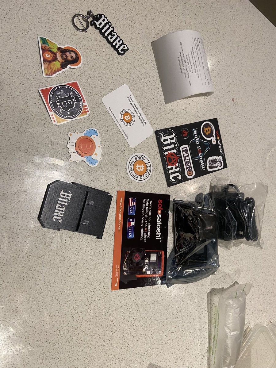 VeryBigMilan's tweet image. My very first Bitaxe just arrived. Bought it from @ShopBitcoinAus over lightning (my first real use of lightning)
All the extra little bits and pieces are nice to get too :) thanks - my daughter loves stickers
Now I need to create a new wallet for it 🤩