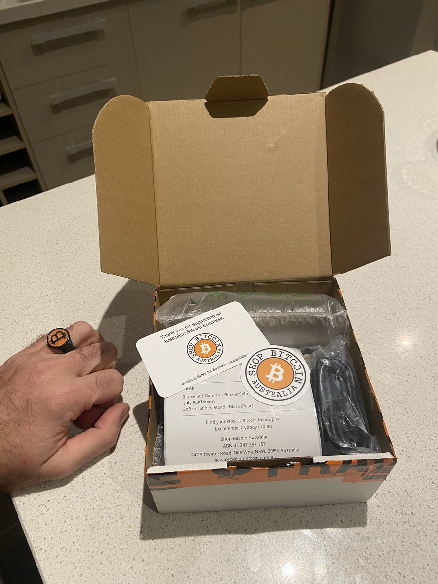 VeryBigMilan's tweet image. My very first Bitaxe just arrived. Bought it from @ShopBitcoinAus over lightning (my first real use of lightning)
All the extra little bits and pieces are nice to get too :) thanks - my daughter loves stickers
Now I need to create a new wallet for it 🤩