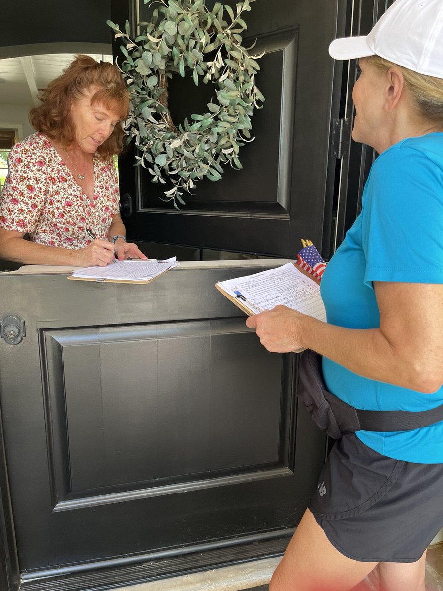 AZTrumplican's tweet image. A big shoutout to @tamrafarah for joining me—in 99° & 38% humidity—to knock doors and register Republicans for the upcoming SRP election! She even grabbed a couple of candidate petition signatures along the way.
SRP elections are held every 2 years, electing Board and Council…