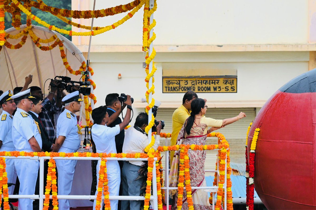 prodefencejammu's tweet image. ‘Samudra Prachet’, the second indigenous Pollution Control Vessel built by @goashipyardltd for the @IndiaCoastGuard, has been launched. With 72% indigenous content, the vessel is equipped with side-sweeping arms to collect oil spills and a radar system to detect oil slicks. It…