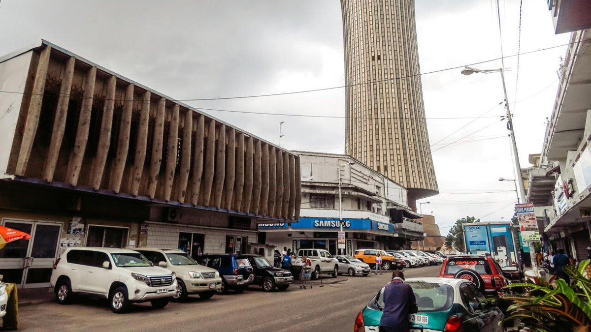 RFIAfrique's tweet image. Au Congo-Brazzaville, les habitants peinent avec une saison des pluies inhabituellement froide rfi.my/Brlv.x