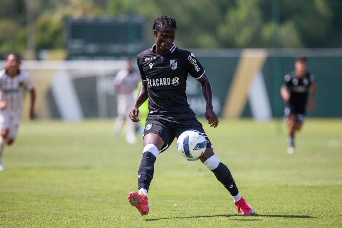 AVitoriaSempre's tweet image. ⚫⚪ Vitória bate o Portimonense por 2-1 ⚽
👉 No primeiro jogo do estágio no Algarve, o Vitória ganhou 2-1 com golos dos reforços David Blanco e Mitrovic
👉 Resultado peca por escasso, face à quantidade de oportunidade criadas