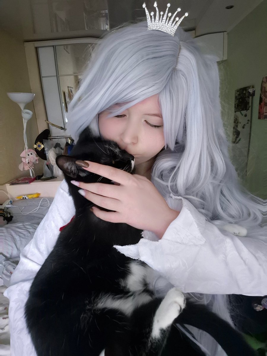 littleneooo's tweet image. Giving Adam ice kiss 

#WeissSchnee #RWBY #cosplay
