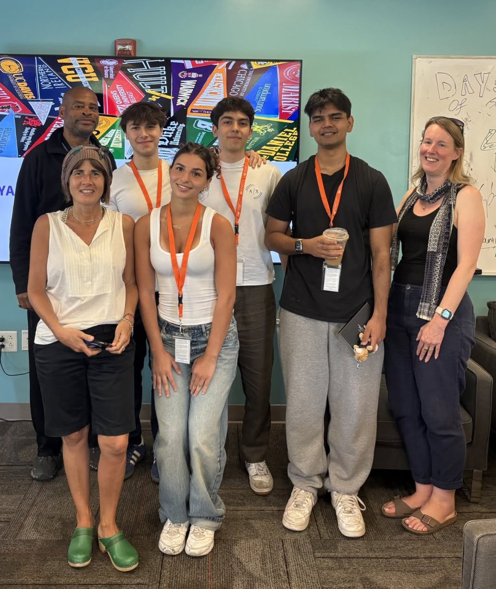 🎓 We were thrilled to welcome back Alya, Francesco, Raghav, and Rauf as they returned to BISW to share their post-graduation journeys!