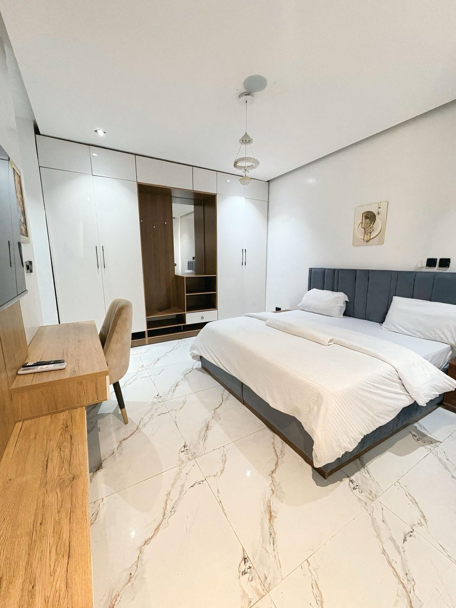 OmotolahC's tweet image. Take some time to cool off✨❤️
Shortlet apartment
2bedroom apartment
Ikate lekki lagos
24/7 power supply,Swimming pool,Gym,En-suite rooms,Ps5,Car park space,Netflix/Dstv and many other features.
Rate per night:170,000 Naira
Please retweet🙏🏼