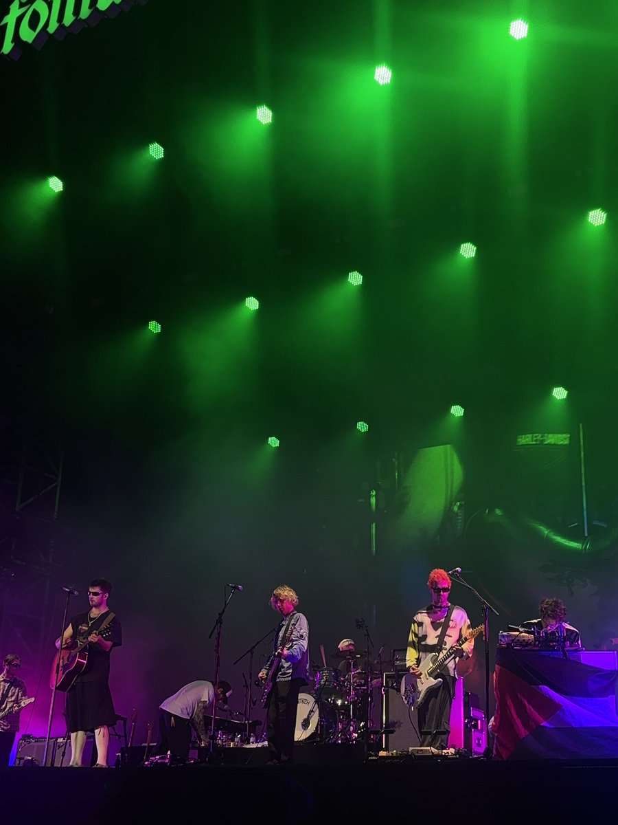 blurromance's tweet image. no concerto dos fontaines dc (sem tornozeleira)