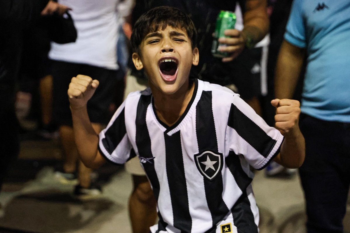 Botafogo's tweet image. 𝐀 𝐌𝐈𝐍𝐇𝐀 𝐒𝐈𝐍𝐀, 𝐌𝐄𝐔 𝐏𝐑𝐈𝐌𝐄𝐈𝐑𝐎 𝐀𝐌𝐎𝐑! 🖤🤍 #VamosBOTAFOGO
📸 Arthur Barreto/BFR