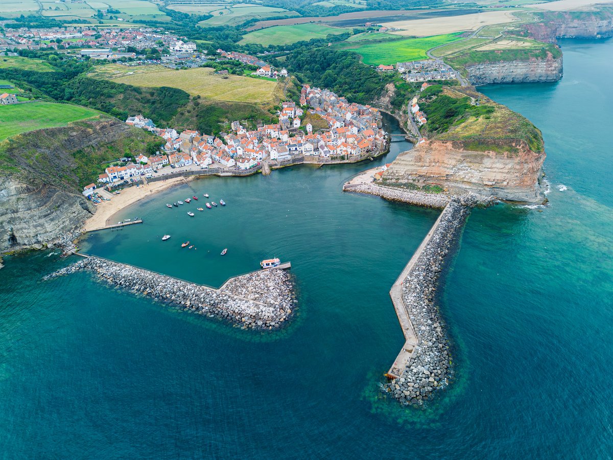 mark_hume's tweet image. Clinging to the hillside, Staithes was once a busting fishing village but is now a tourist hotspot. From the winding cobbled streets to the charming 18th century cottages, you’ll find this coastal village is full of character.