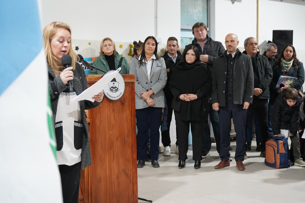 Mingabinetenqn's tweet photo. Acto de entrega del edificio escolar mejorado y reacondicionado de la escuela primaria N° 207

@pepeousset “No es poca cosa hacer lo que se dice que se va a hacer” https://t.co/VM6mDGGmjK