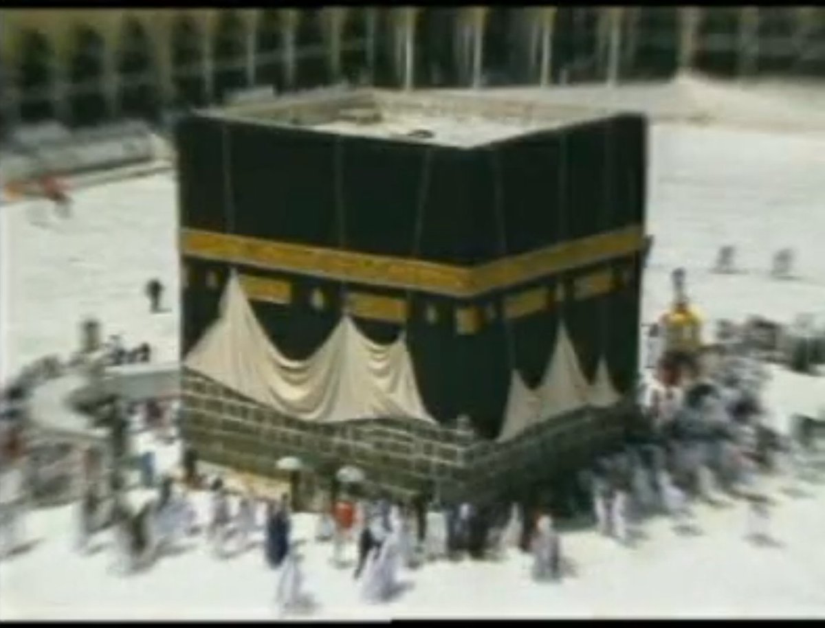 Super interesting...

Zamzam containers ( in red ) were once placed in front of the Ka'bahs Western and Southern wall.

I.e, right in front of the Ka'bah,  you would've found Zamzam.

This doesn't happen anymore due to the huge influx of crowds.

#makkah