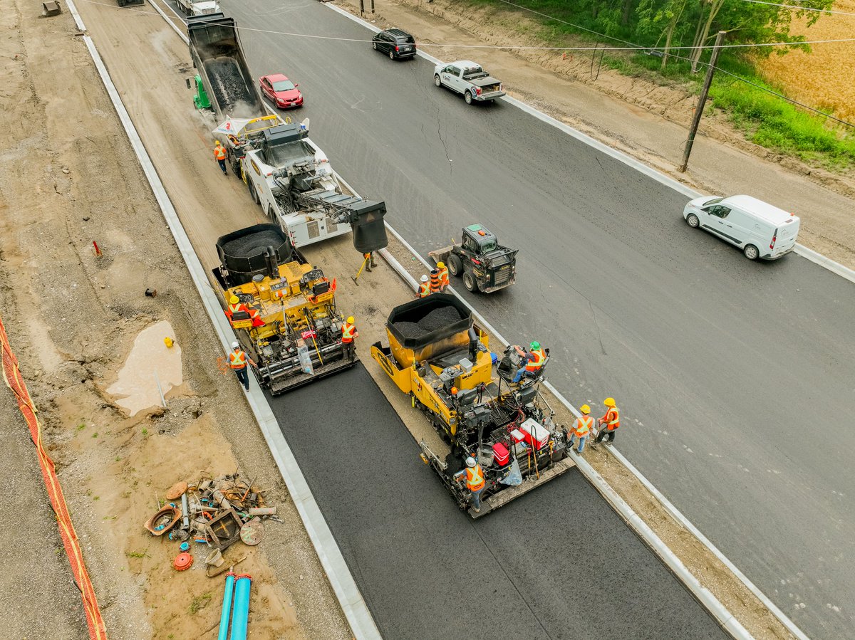 Crews are making great progress on Fischer Hallman Road as the project nears completion! Paving and final grading are well underway, with base asphalt being placed and things starting to take shape.
Not long now until this busy road is back open with smoother, safer travel ahead!