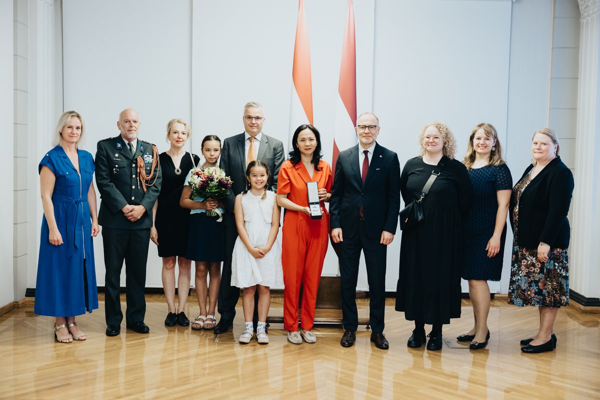 Today our Ambassador <a href="/cmnpieterse/">Claudia Pieterse</a> was awarded by the Latvian Minister of Defense <a href="/AndrisSpruds/">Andris Spruds</a> with a MoD Badge of Honor “For significant contribution to the development of national defense”. 

It is a great honor that represents excellent cooperation between 🇱🇻🤝🇳🇱

<a href="/Defensie/">Ministerie van Defensie</a>