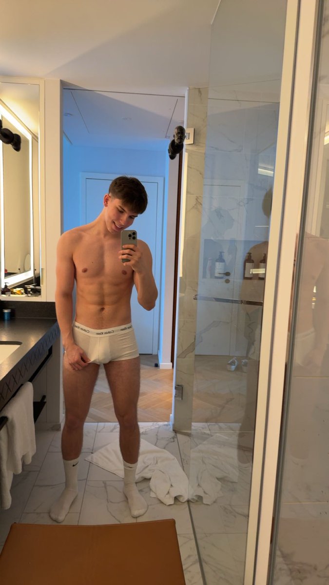Leonardotwinkx's tweet photo. Who’s my next slut?😈

https://t.co/zlZlPSa8PQ https://t.co/jKfQBeWhzq
