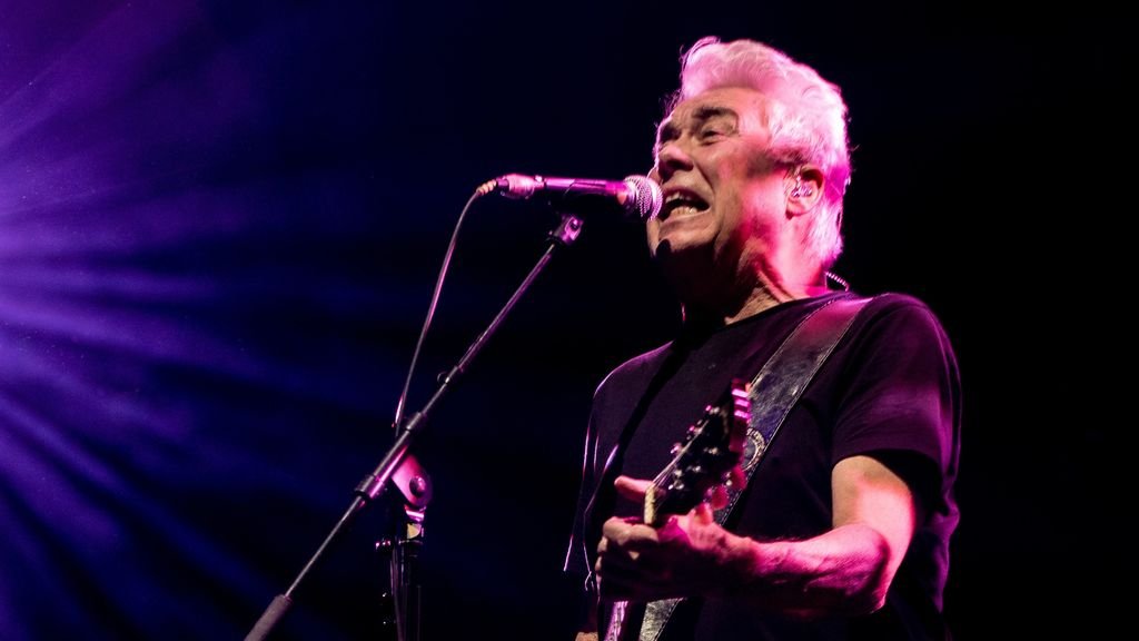 FvdMosselaar's tweet image. Golden Earring-medeoprichter George Kooymans (77) overleden telegraaf.nl/entertainment/…
Dit raakt me diep. Dank George voor al het mooie dat je ons schonk. Wat heb ik vaak van je mogen genieten. Rust zacht 🙏🕯️
