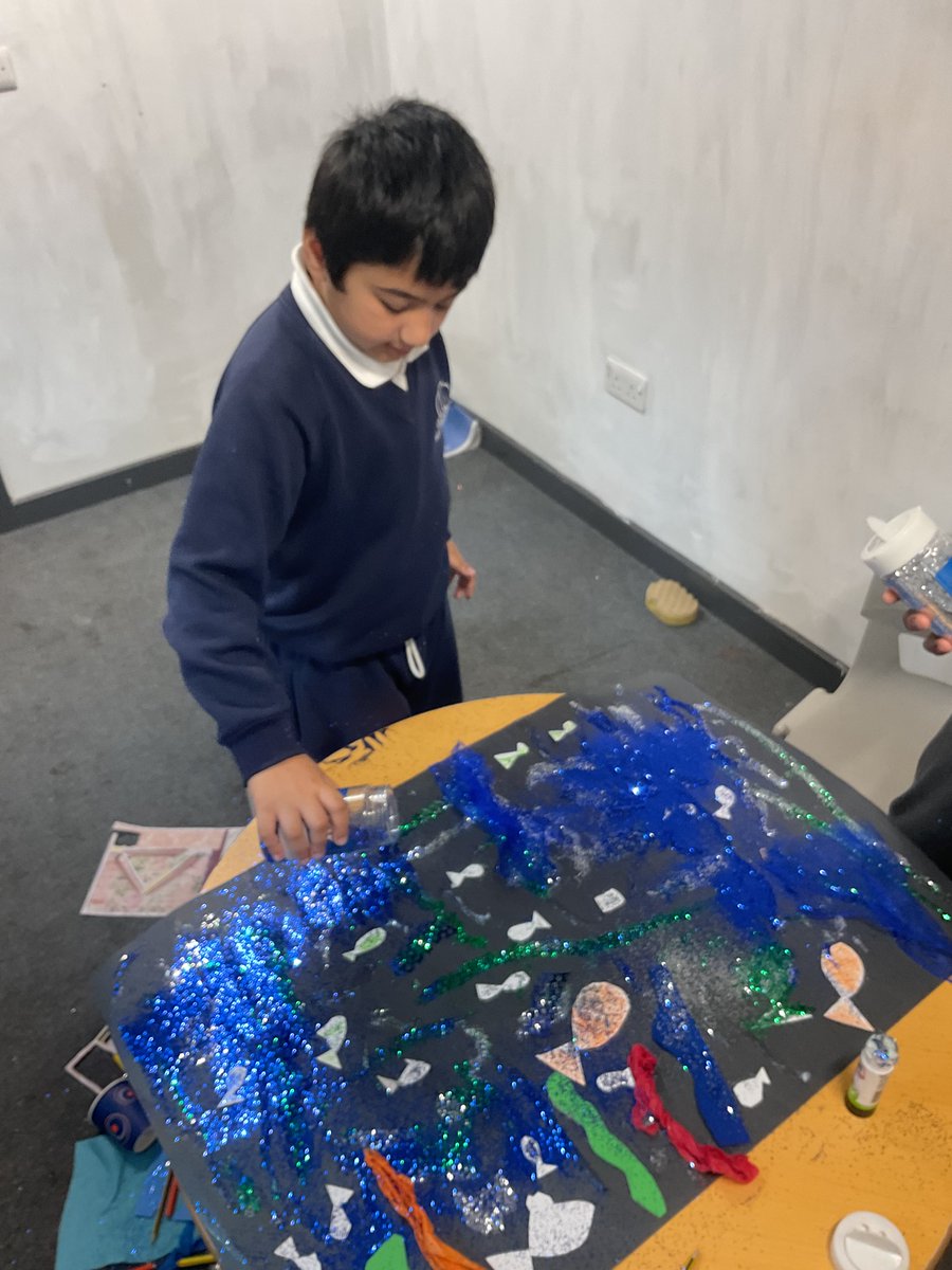 Orchards_School's tweet image. Meadows 4 brought the story to life in English by designing their very own underwater worlds! 🌊🐠✨ Full of creativity, imagination, and storytelling — amazing work, everyone! 📖🎨 #CreativeLearning #UnderwaterWorld #StorytimeMagic #Meadows4 @BrightFuturesET