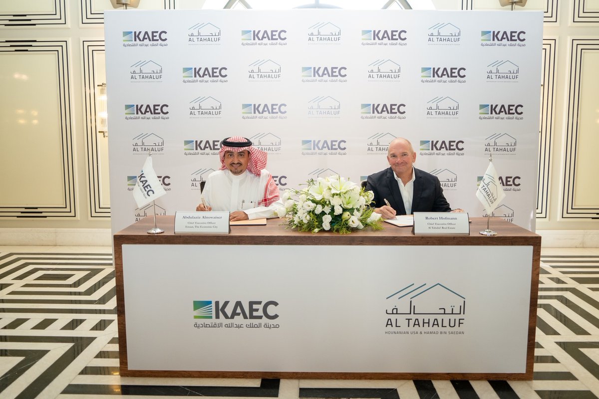 AlamArrajol's tweet photo. 🏡 اتفاقية تطوير ساحلية فاخرة!
"إعمار المدينة الاقتصادية" @kaec_saudi  و"التحالف العقاري" @altahalufre  توقعان اتفاقية لبيع وتطوير 340 قطعة أرض في حي المروج بمدينة الملك عبدالله الاقتصادية.
• مساحة إجمالية: 266,586 م²
• فلل فاخرة (4-5 غرف) بتصميم "الحداثة الاستوائية"
• موعد الإطلاق: أواخر 2025
تتزامن مع قرار تملك غير السعوديين للعقارات 2026
#مدينة_الملك_عبدالله #التحالف_العقاري #رؤية_2030