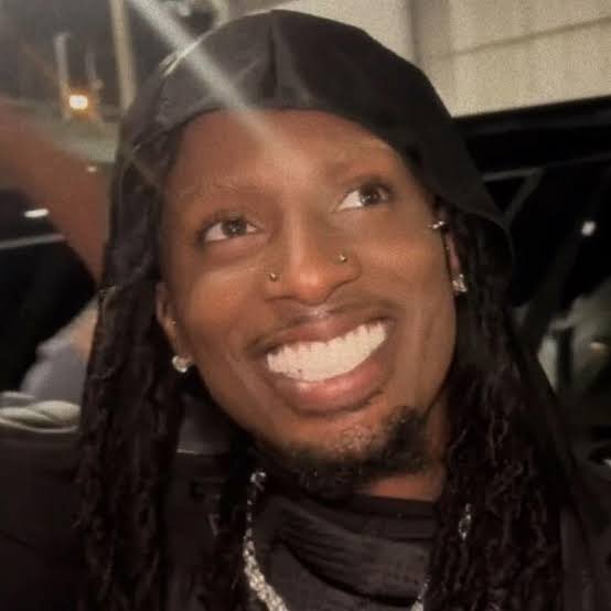 KAUSCAOS's tweet image. como pode o playboi carti ser o homem com o face card mais foda do rap, ele é extremamente lindo.