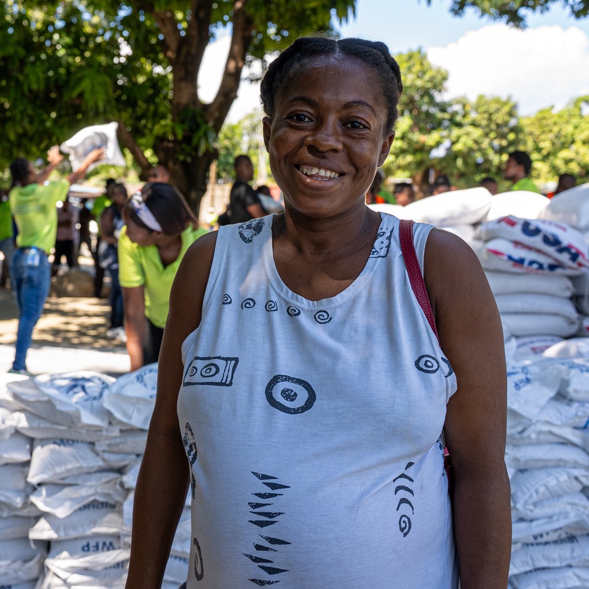 WFP_Haiti's tweet image. This week, @WFP's emergency food assistance continues to over 14,450 families in Delmas.
623 tonnes (T) of rice, beans & vegetable oil have been distributed. Additionally, 102 T of fortified flour has been provided, particularly targeting pregnant women.
🙏 U.S. Government 🇺🇸