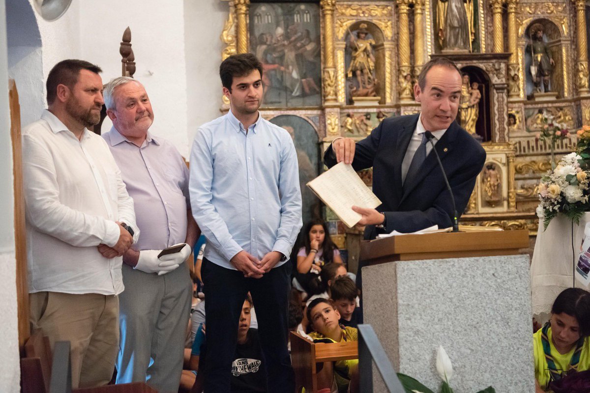 La Quadrilla Iliura al Comú el Ilibre d'estatuts i registre d'una de les tradicions més arrelades de Canillo. El llibre, aprovat el 1945, conté els estatuts i acords principals de la
"Quadrilla" des de mitjan segle XX fins a l'actualitat. 

ℹ️ canillo.ad/noticies/la-qu…