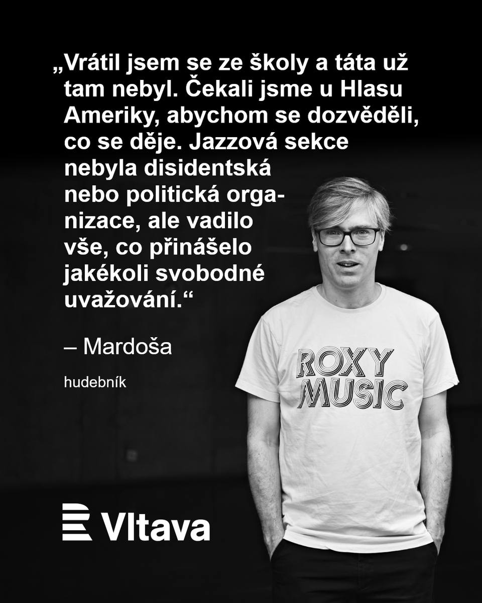 Je známým hudebníkem a spoluzakladatelem skupiny Tata Bojs. Méně se už o Marku Huňátovi alias Mardošovi ví, že pochází z disidentské rodiny, otec byl vězněn kvůli působení v Jazzové sekci. Na to i na začátky kapely z Hanspaulky vzpomíná ve Vizitce ▶ rozhl.as/Mardosa