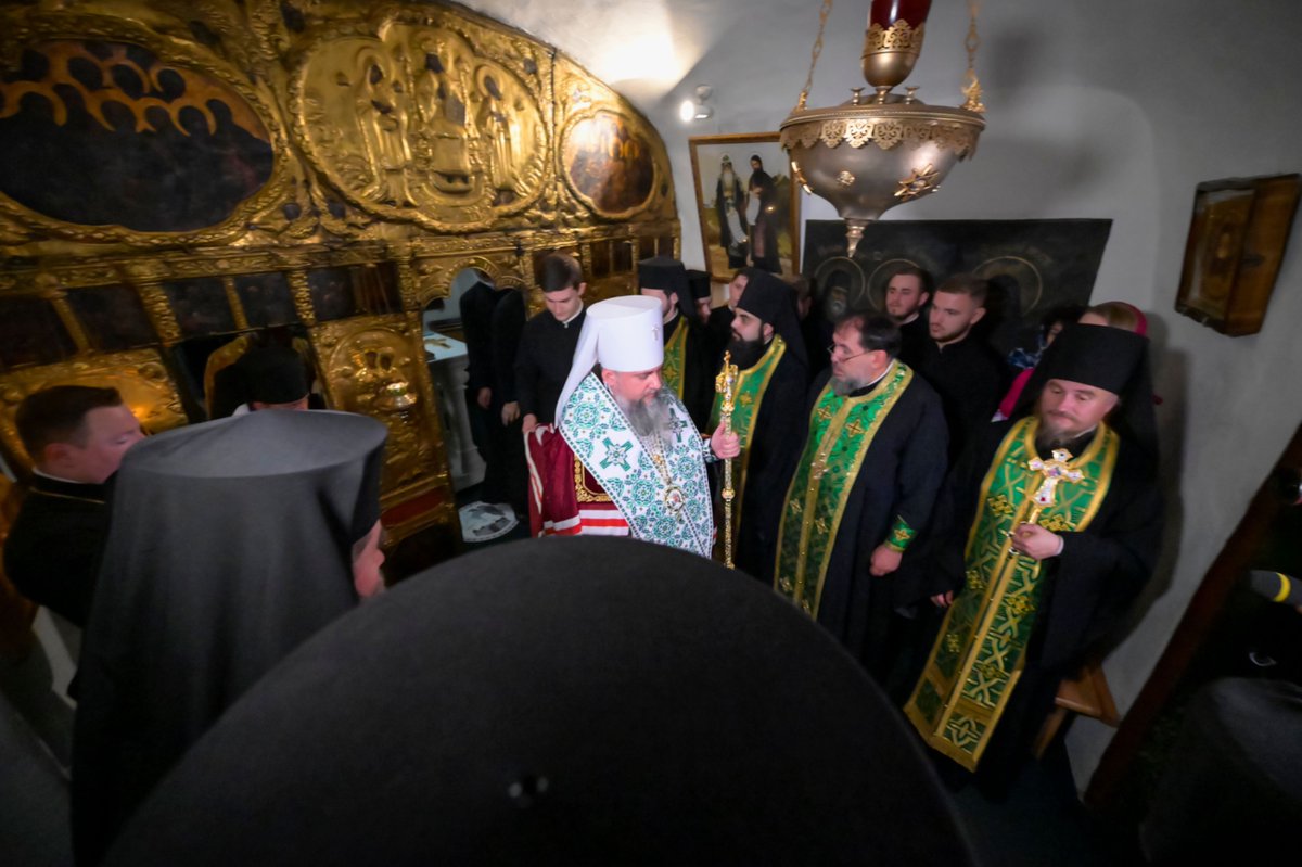 lb_ua's tweet image. Перше богослужіння Православної церкви України в печерах Києво-Печерської лаври.
У верхній Лаврі українська молитва лунає вже два з половиною роки, а сьогоднішня подія знаменує перший крок до постійної присутності ПЦУ і в нижній частині святині.
Фото: Макс Требухов