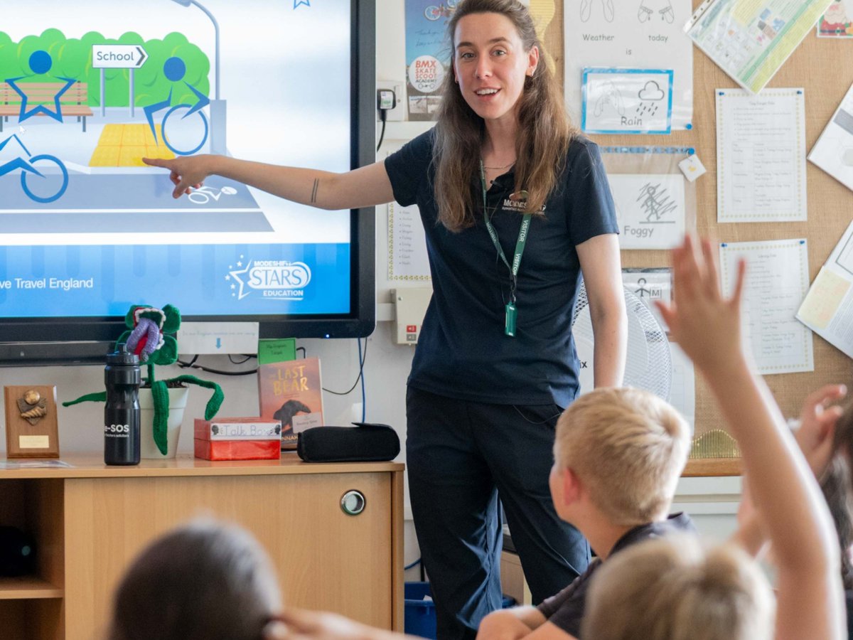 TeamModeshift's tweet image. We’ve launched #ActiveTravelInspectors alongside Secretary of State for Transport Heidi Alexander MP & @activetraveleng
Key Stage 2 pupils can inspect their school neighbourhood & identify ways to make walking, wheeling & cycling easier 🚶♀️🚲
🔗 More at: ow.ly/lP4I50WtUrP