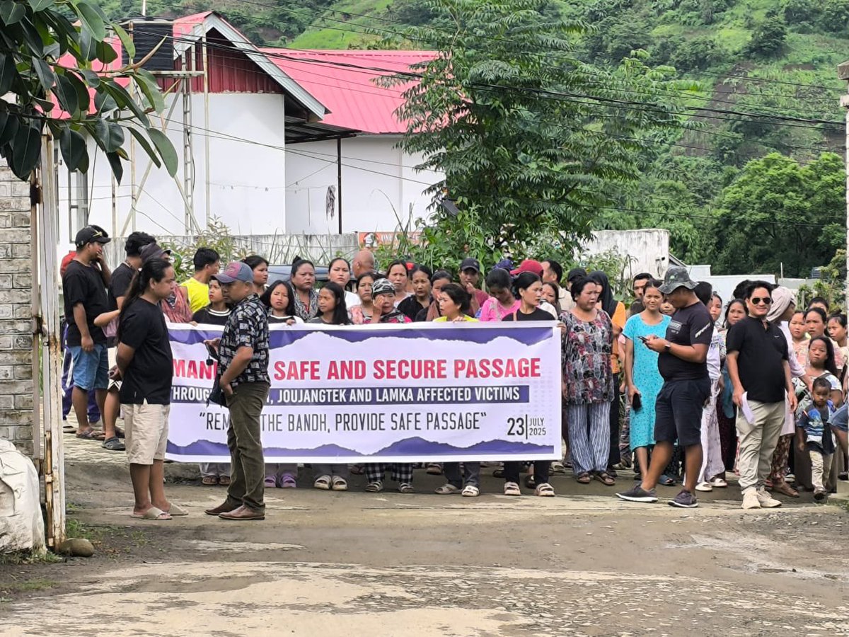 AboriginalKuki's tweet image. What do you call a people who block roads not for justice, but to serve the agenda of a regime drenched in blood? The Kacha Naga blockade of Kanggui–Motbung, Joujangtek–Gelnal, and Lamka–Kangpokpi is not a protest , it’s a collaboration with Biren’s fascist state.
While the…