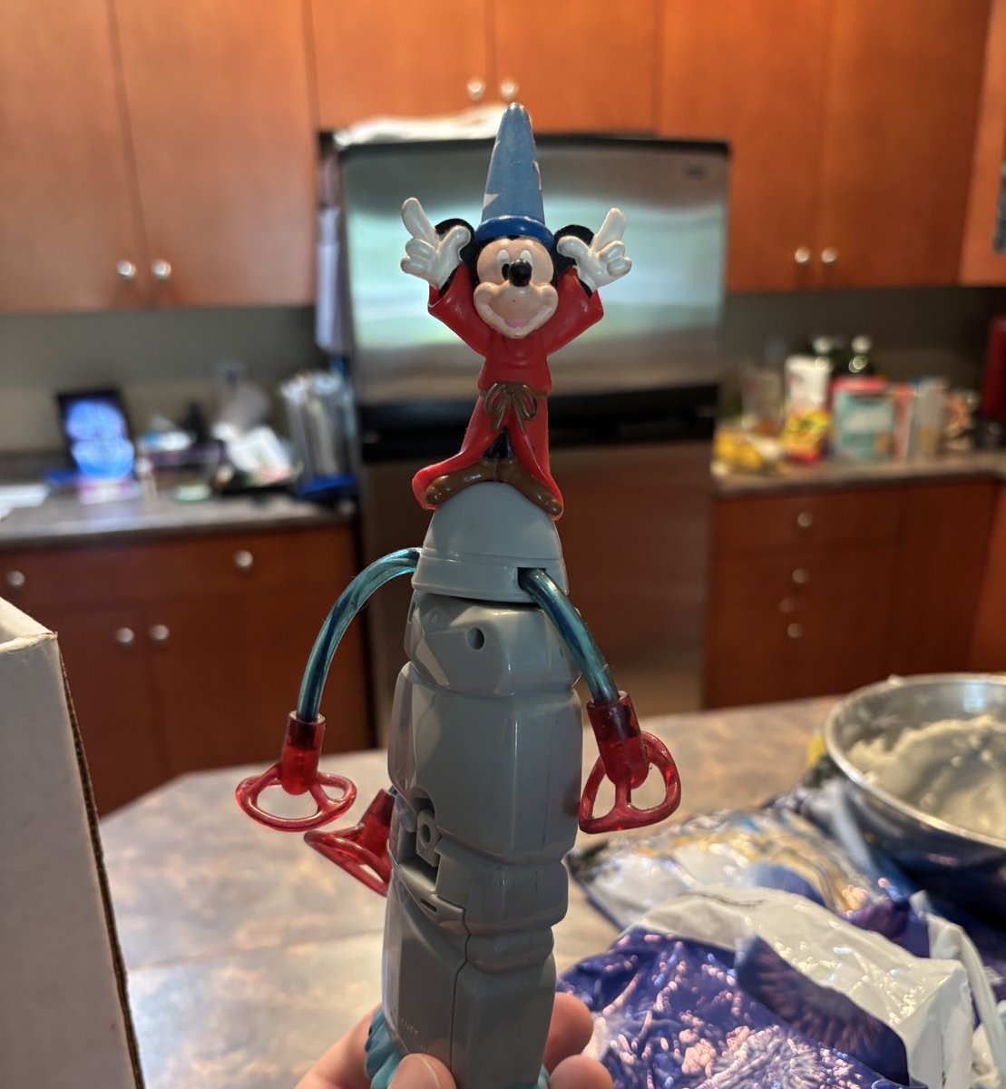 Dr_GrantSeeker's tweet image. Here’s my 2002 Sorcerer Mickey spinner that I used so much it stopped working!
Anyone else own one of these light up spinners? Let’s see them!
