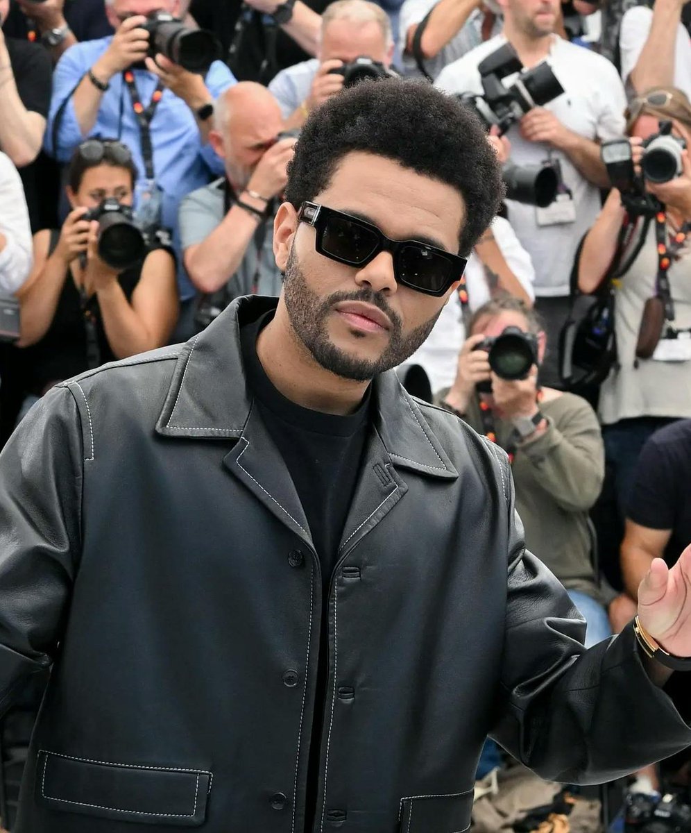 SiteTheWeekndBR's tweet image. The Weeknd é o primeiro artista da história a ter duas músicas com mais de 4 bilhões de streams no Spotify, com "Blinding Lights" e "Starboy". ⭐