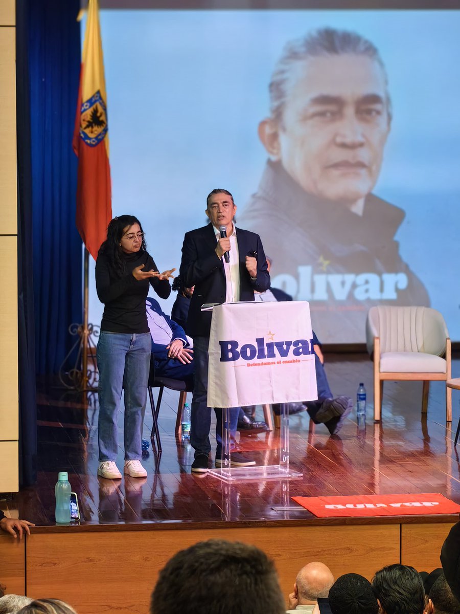 GustavoBolivar's tweet image. Anoche presenté en Bogotá mi precandidatura. Agradezco a los asistentes, a quienes nos siguieron por las redes y al equipo de campaña que lo hizo posible.
Un camino: la política decente.
Una bandera: Defender el cambio.
Hoy nos vemos en Santa Marta y mañana en Bquilla
RT🙏