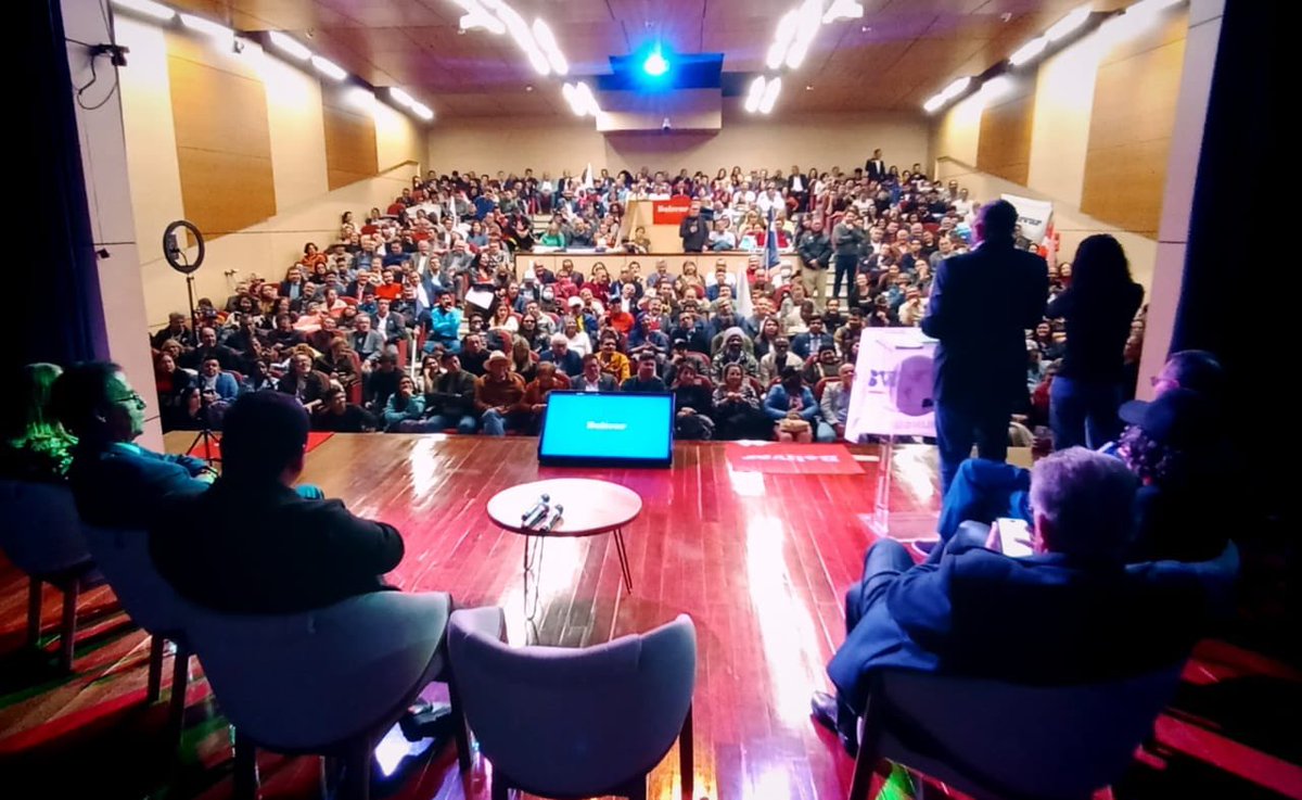 GustavoBolivar's tweet image. Anoche presenté en Bogotá mi precandidatura. Agradezco a los asistentes, a quienes nos siguieron por las redes y al equipo de campaña que lo hizo posible.
Un camino: la política decente.
Una bandera: Defender el cambio.
Hoy nos vemos en Santa Marta y mañana en Bquilla
RT🙏