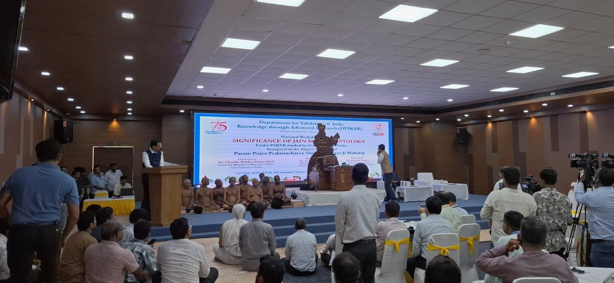 NeerjaGuptaa's tweet image. Gujarat University extends its utmost gratitude towards Hon. Prime Minister for envisioning “Center for Jain Manuscripts”under #PMJVK with Ministry of Minority Affairs as project for #GujaratUniversity First in the world @PMOIndia @CMOGuj @irushikeshpatel @ugc_india @gujuni1949