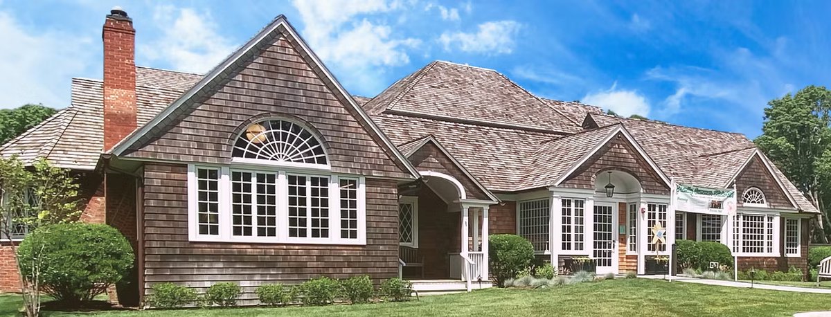 flakoubay's tweet image. RSVP for a special summer fireside chat at the Quogue Public Library in the Hamptons with @Lucy2Scribbles about debunking AI & Art myths. A lovely, historical location for an art and technology talk on Sunday August 3 as part of their Quogue 2025 Summer Series, with @Damjanski in…