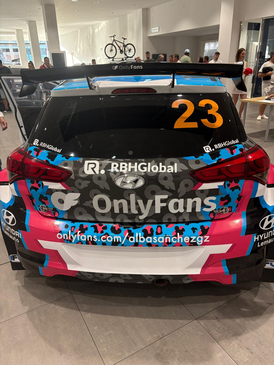 RBHGlobal's tweet photo. Aapostamos por el talento que inspira, rompe barreras y deja huella. Por eso, seguimos acompañando a @albasanchezgz en la presentación de sus nuevos colores de competición.

#RBHGlobal #ConEstiloPropio #AlbaSánchez #Rallycross #PatrocinadorOficial https://t.co/Q9sWvaVBJn