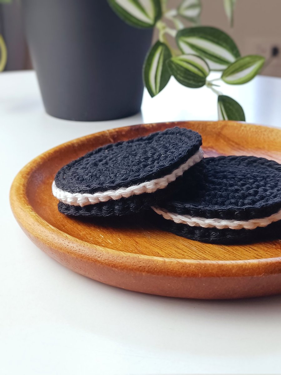 whataboutyarn's tweet photo. Just another normal day making cute little things out of yarn.

Crochet Oreo Cookie.
Now I probably should also make the cup☕ https://t.co/V34Y5TlNv7