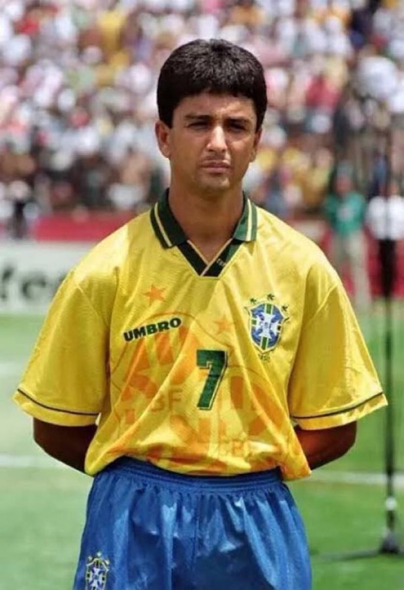 futnostalgico's tweet image. As crianças de hoje em dia não saberão o quão bom esse cara realmente era. 🤯