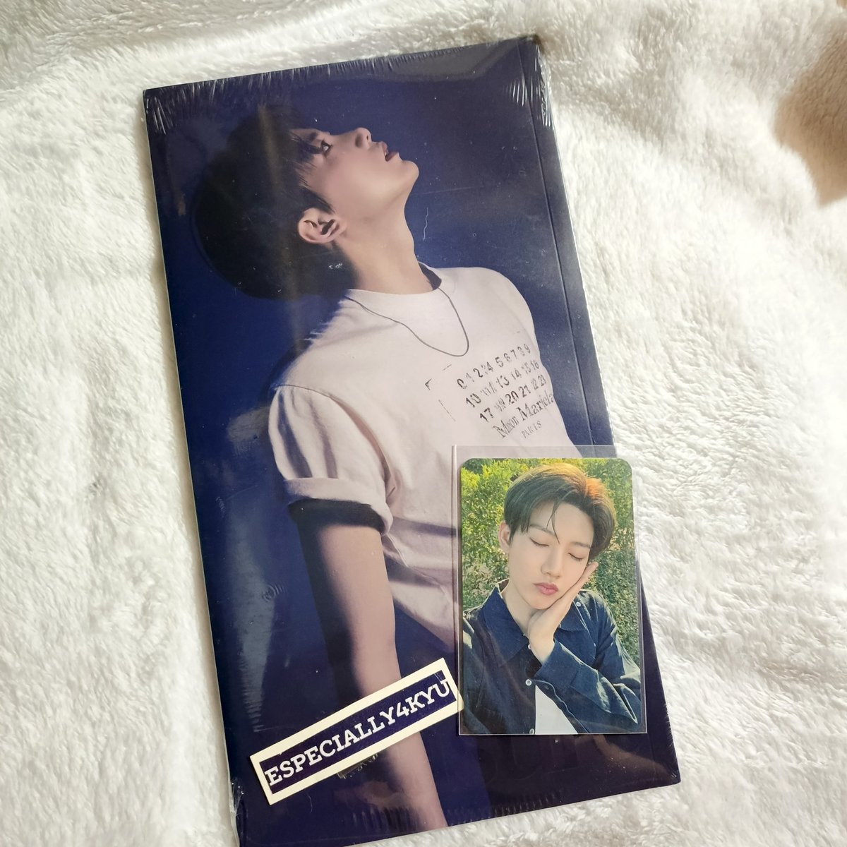 e4kyumerch's tweet photo. WTS LFB TREASURE PH PC

Junkyu blue album sealed with knpops online fansign photocard

- ₱320 set
MOP: Gcash
DOP: PAYO
MOD: SDD, JNT
- DM/QRT MINE + item
- ONHAND

#e4kyumerch https://t.co/cNhz0xXoUh