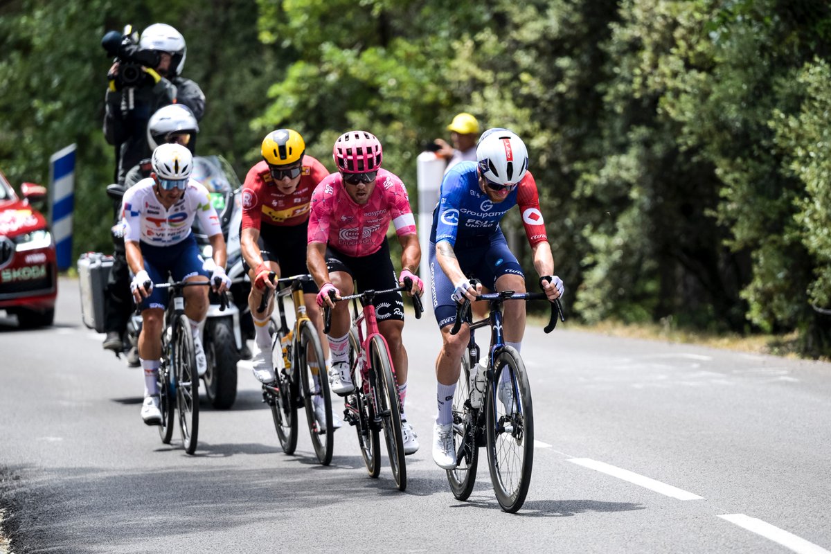 letour_de's tweet image. ๐ 100 km โฑ๏ธ 1'50''
โ๏ธ Das Feld lรคsst die 4 Ausreiรer nicht weit weg.
#TDF2025