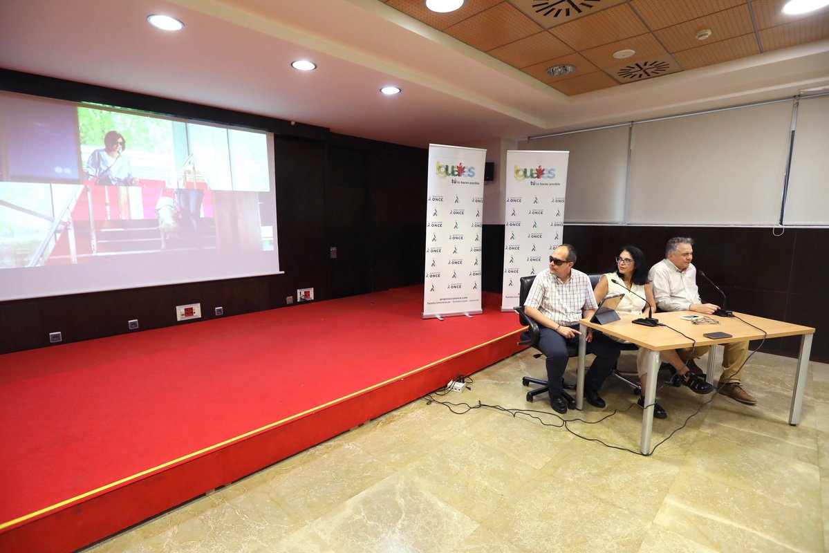 ToledoAyto's tweet image. 👩🦯 El Grupo Social ONCE en Toledo junto al Ayuntamiento de #Toledo colaboran para sensibilizar sobre la discapacidad visual.
La ONCE lleva 85 años en Toledo trabajando en la educación, la autonomía personal y la accesibilidad real de las personas ciegas.