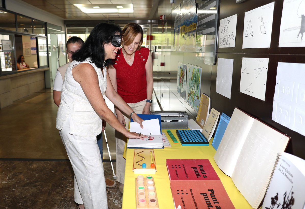 ToledoAyto's tweet image. 👩🦯 El Grupo Social ONCE en Toledo junto al Ayuntamiento de #Toledo colaboran para sensibilizar sobre la discapacidad visual.
La ONCE lleva 85 años en Toledo trabajando en la educación, la autonomía personal y la accesibilidad real de las personas ciegas.