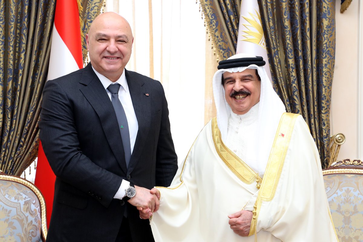 LBpresidency's tweet image. ملك البحرين، حمد بن عيسى آل خليفة خلال لقائه الرئيس عون: نُعلن بكل اعتزاز عن قرارنا بإقامة بعثة دبلوماسية بحرينية دائمة في بيروت، متطلعين إلى أن تكون هذه المباحثات محطة جديدة لتعاون ثنائي مثمر في شتى المجالات ذات الاهتمام المشترك.
* الرئيس عون لملك البحرين:
- نشكركم جلالة الملك…