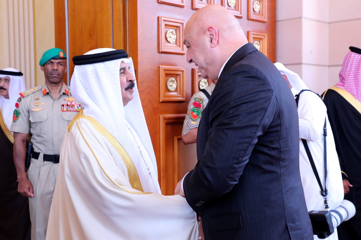 LBpresidency's tweet image. ملك البحرين، حمد بن عيسى آل خليفة خلال لقائه الرئيس عون: نُعلن بكل اعتزاز عن قرارنا بإقامة بعثة دبلوماسية بحرينية دائمة في بيروت، متطلعين إلى أن تكون هذه المباحثات محطة جديدة لتعاون ثنائي مثمر في شتى المجالات ذات الاهتمام المشترك.
* الرئيس عون لملك البحرين:
- نشكركم جلالة الملك…