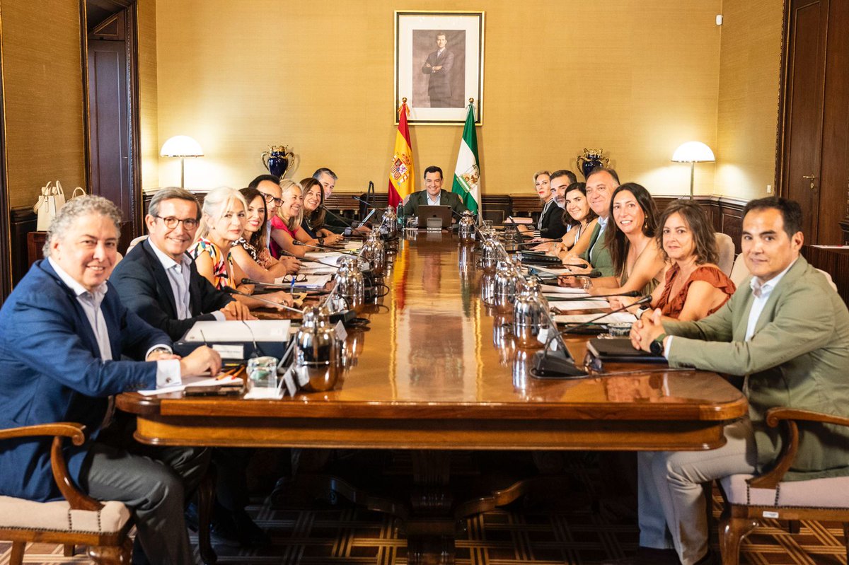 Nueva sesión del #CGobAND en la que abordamos las ayudas por más de medio millón de euros para promover la actividad física en las zonas rurales de #Andalucía.
Esta iniciativa permitirá mejorar espacios deportivos y crear rutas saludables en municipios de hasta 20.000 habitantes.